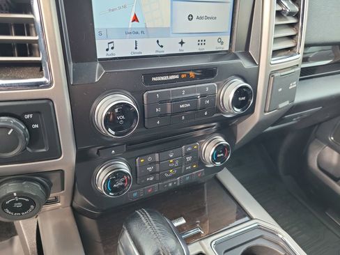 Used 2017 Ford F150 Platinum w/ Equipment Group 701A Luxury RWD image 22