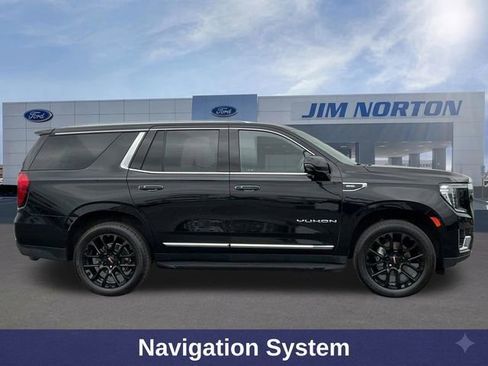 Used 2023 GMC Yukon SLT w/ SLT Premium Package AWD/4WD image 3