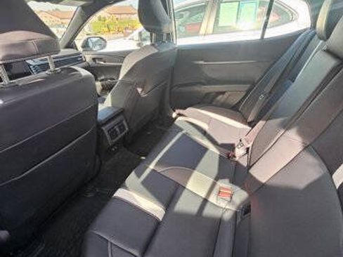 Used 2023 Toyota Camry SE FWD image 9