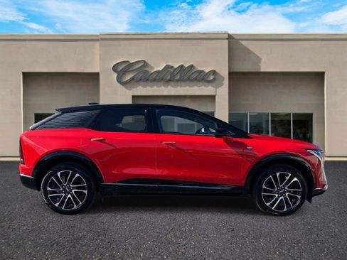 Certified 2025 Cadillac Optiq Sport 1 AWD/4WD image 3
