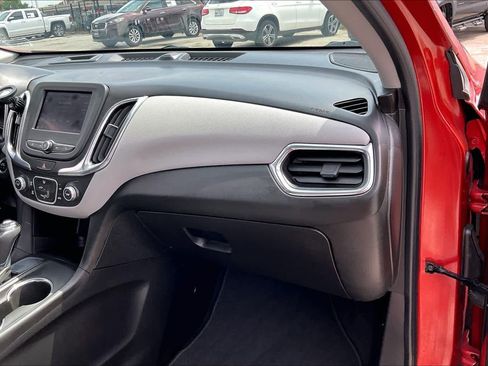 Used 2020 Chevrolet Equinox LS image 18
