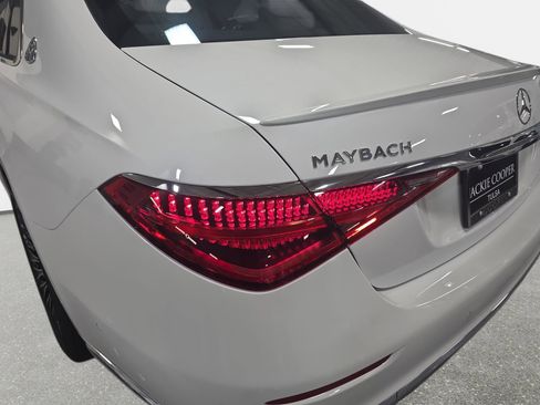 Used 2025 Mercedes-Benz Maybach S 580 4MATIC image 33
