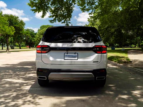Used 2023 Honda Pilot Touring image 8