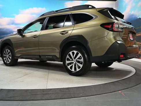 Used 2025 Subaru Outback Premium AWD/4WD image 6