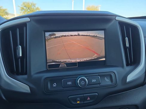 Used 2024 GMC Terrain SLE image 27