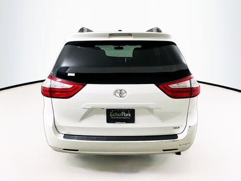 Used 2015 Toyota Sienna XLE image 7