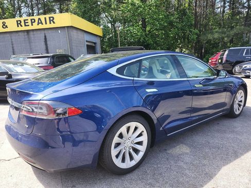Used 2017 Tesla Model S 60 image 6