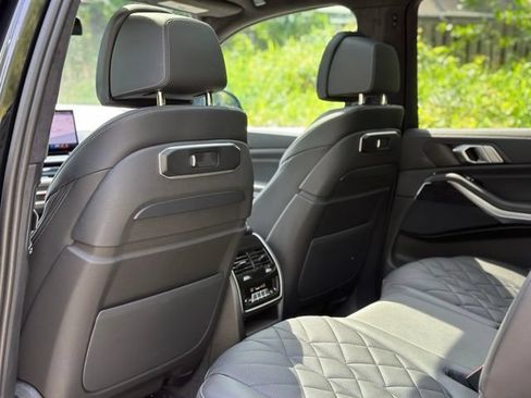 Used 2025 BMW X7 xDrive40i w/ M Sport Package AWD/4WD image 16