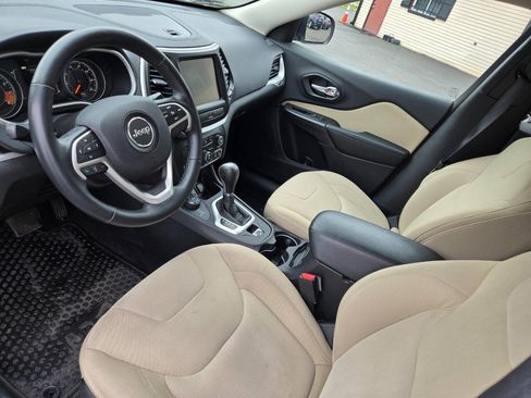 Used 2015 Jeep Cherokee Latitude w/ Cold Weather Group AWD/4WD image 15