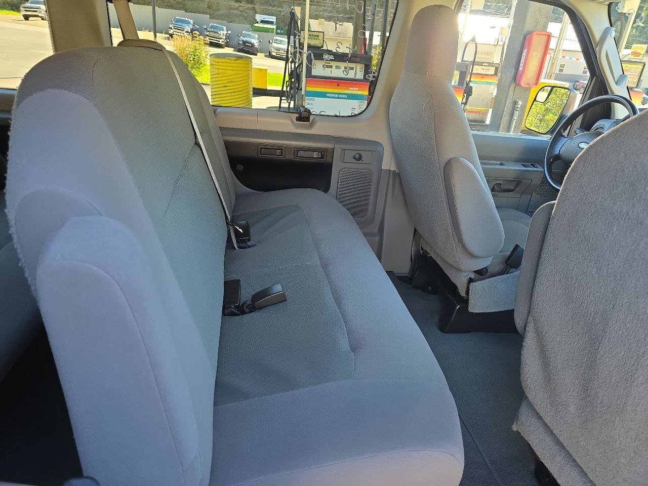 Used 2010 Ford E-350 and Econoline 350 XL RWD image 10