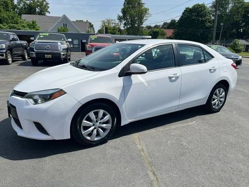 Used 2016 Toyota Corolla LE FWD image 2