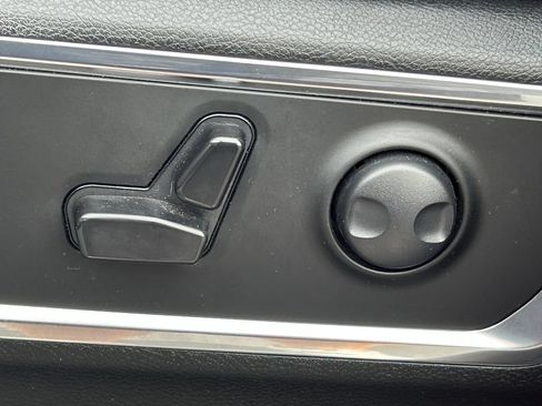 Used 2024 RAM 1500 Laramie AWD/4WD image 28