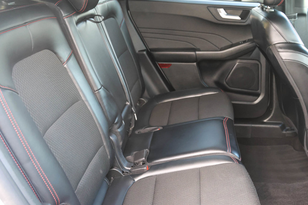 Used 2025 Ford Escape ST-Line AWD/4WD image 17