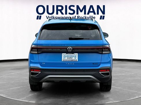 Used 2025 Volkswagen Taos SE w/ Panoramic Sunroof Package AWD/4WD image 5