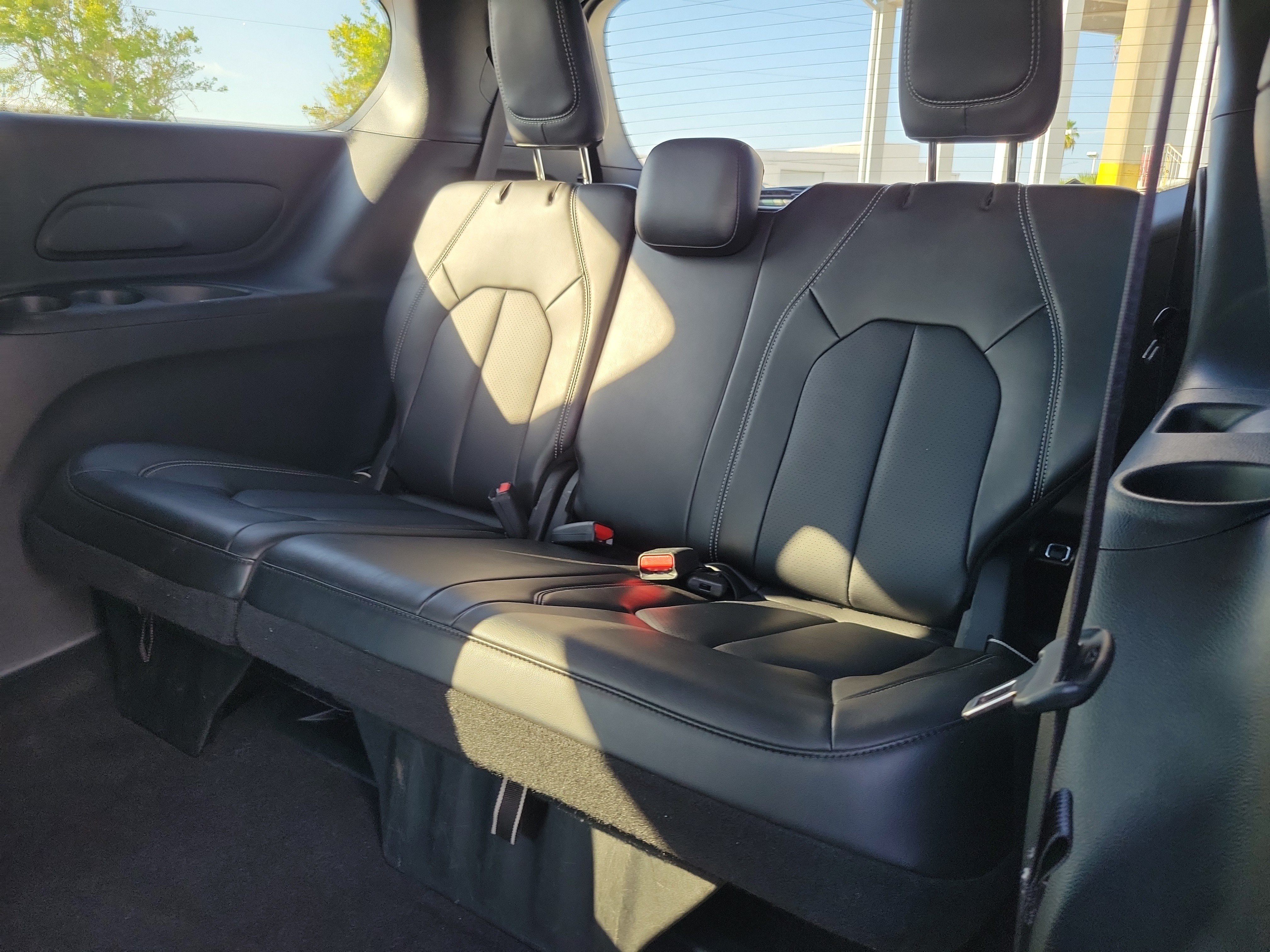Used 2026 Chrysler Pacifica Select FWD image 9
