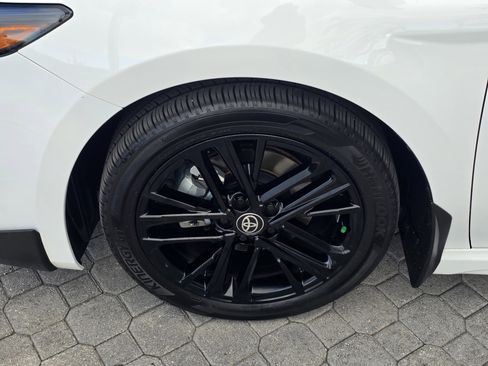 Used 2025 Toyota Camry SE image 6