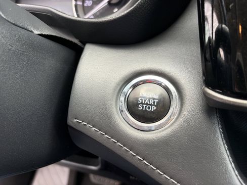 Used 2022 Toyota Highlander XLE AWD/4WD image 27