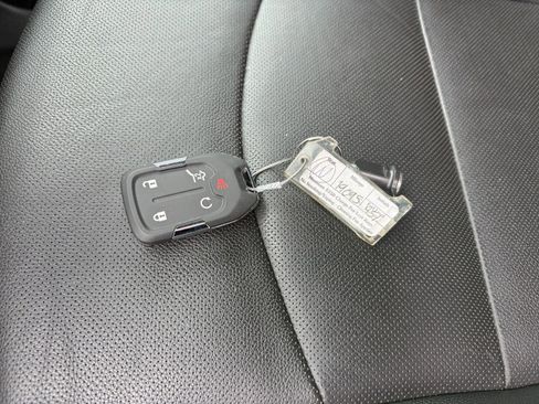 Used 2024 GMC Terrain SLT image 21