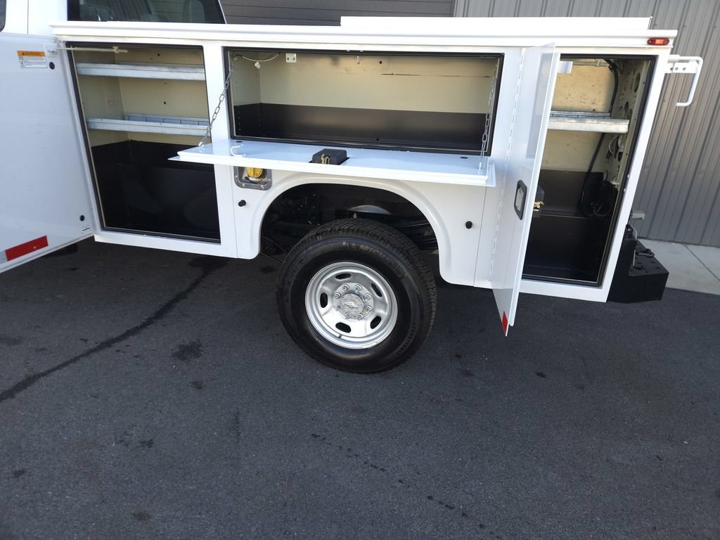 Used 2017 Ford F250 XL w/ Power Equipment Group AWD/4WD image 4