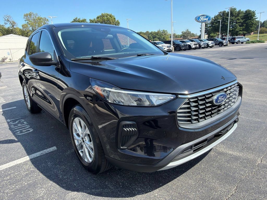 Used 2023 Ford Escape Active AWD/4WD image 6