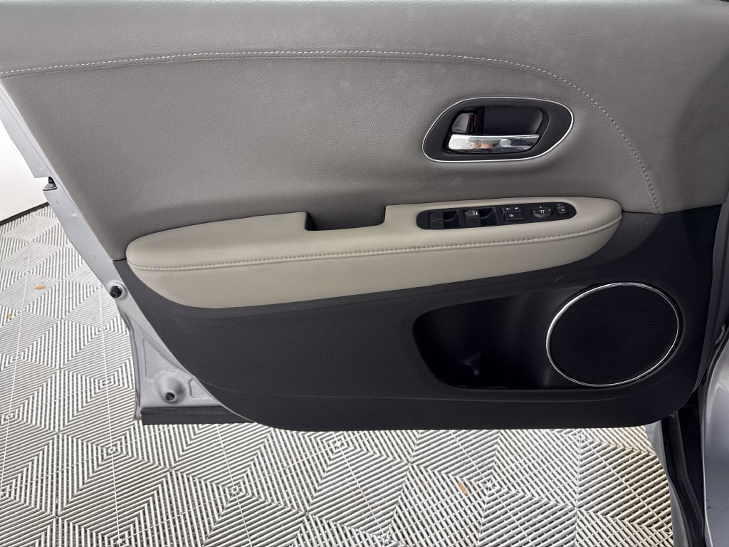 Used 2018 Honda HR-V EX image 9