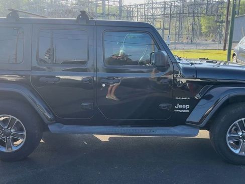 Used 2018 Jeep Wrangler Unlimited Sahara image 9