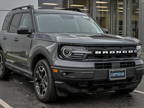 Used 2024 Ford Bronco Sport Outer Banks w/ Tech Package image 12