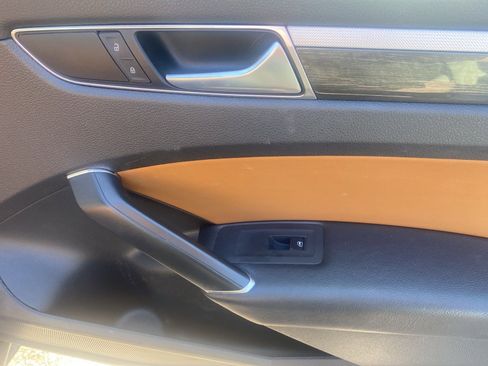 Used 2018 Volkswagen Passat 2.0T SEL Premium image 27