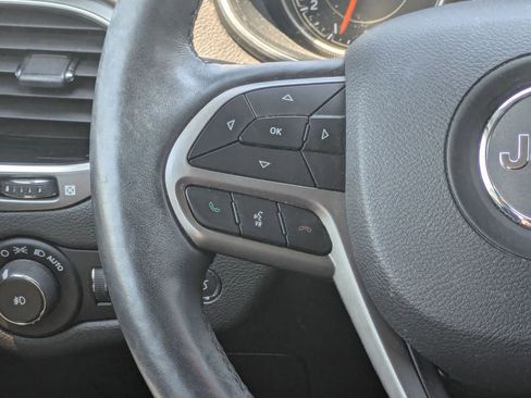 Used 2019 Jeep Cherokee Limited AWD/4WD image 13