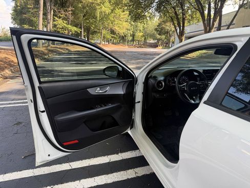 Used 2024 Kia Forte LXS FWD image 9