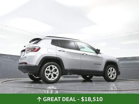 Used 2024 Jeep Compass Latitude image 50