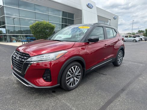 Used 2023 Nissan Kicks SR w/ SR Premium Package FWD image 2