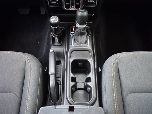 Used 2025 Jeep Gladiator Sport AWD/4WD image 31