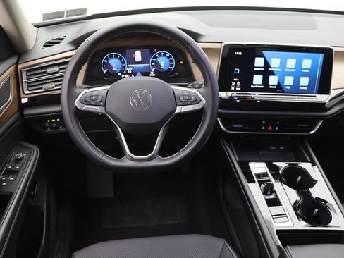 Used 2024 Volkswagen Atlas SE image 15