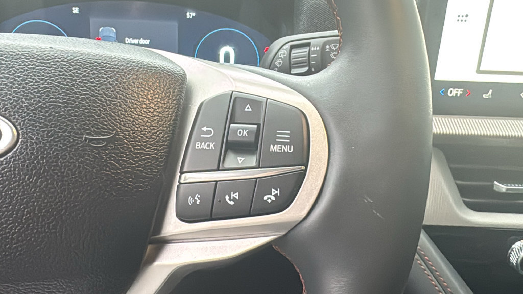 Used 2025 Ford Explorer Active AWD/4WD image 22