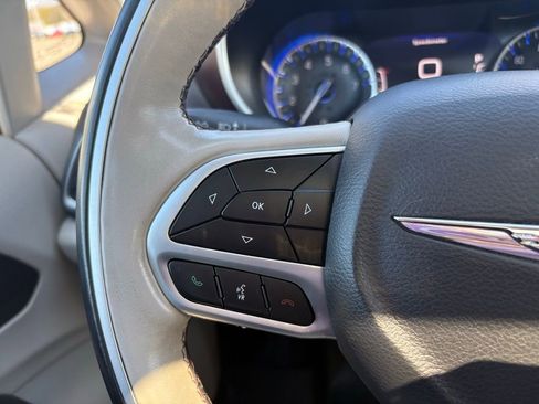 Used 2017 Chrysler Pacifica Limited w/ UConnect Theater Package image 16