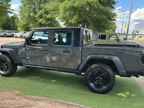 Used 2020 Jeep Gladiator Sport w/ Trailer Tow Package AWD/4WD image 4