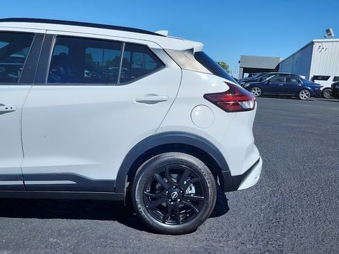 Used 2024 Nissan Kicks SR w/ SR Premium Package FWD image 9