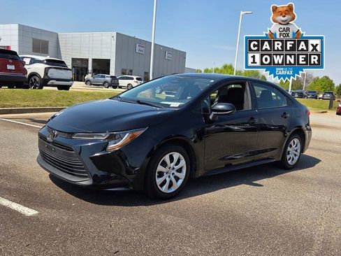 Used 2025 Toyota Corolla LE FWD image 3