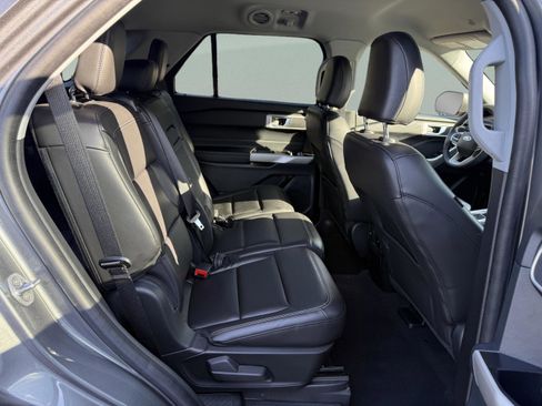 Used 2022 Ford Explorer XLT w/ Equipment Group 202A image 34