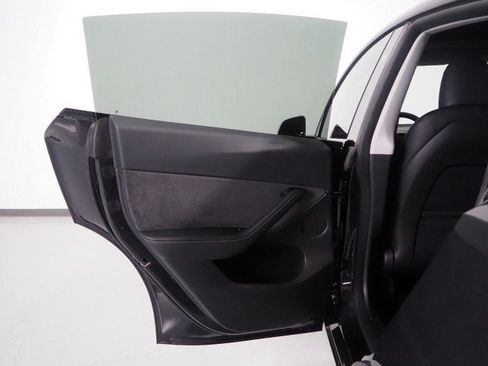 Used 2024 Tesla Model Y 2WD image 56