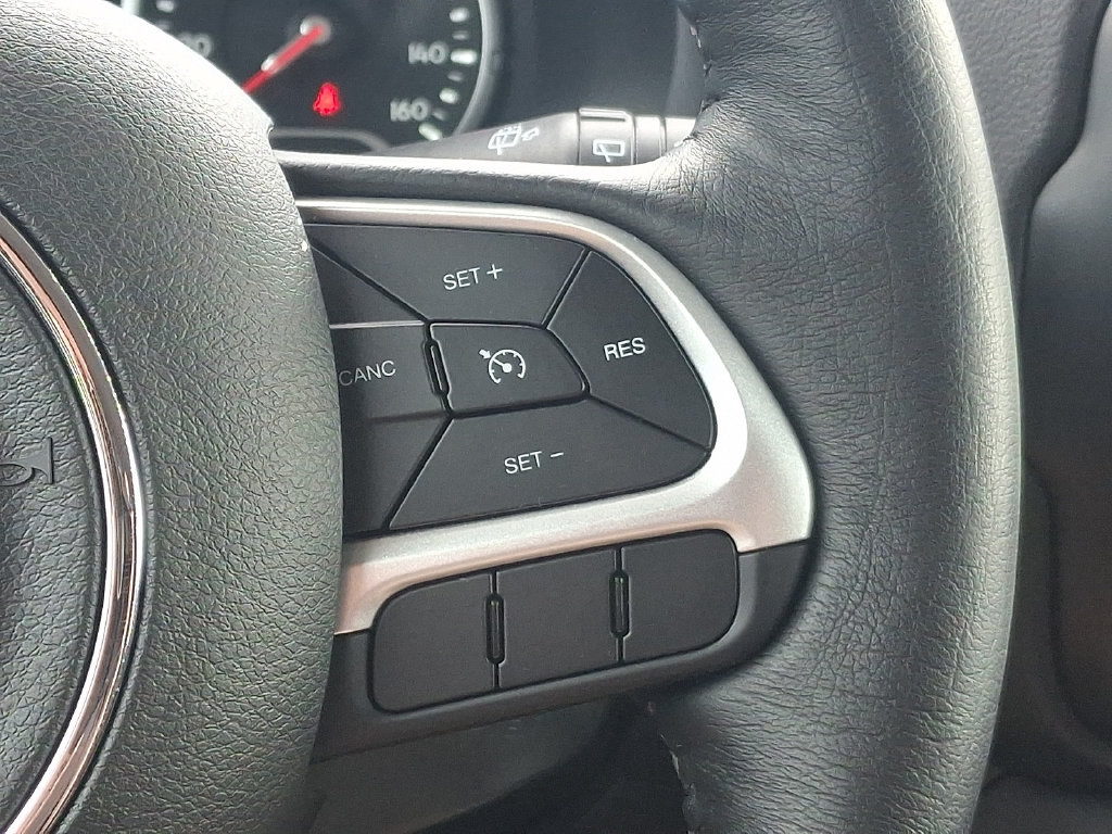 Used 2023 Jeep Renegade Latitude AWD/4WD image 21