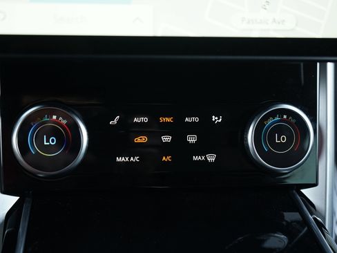 Used 2023 Land Rover Range Rover SE AWD/4WD image 25