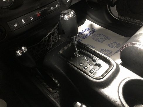 Used 2012 Jeep Wrangler Unlimited Sahara image 26