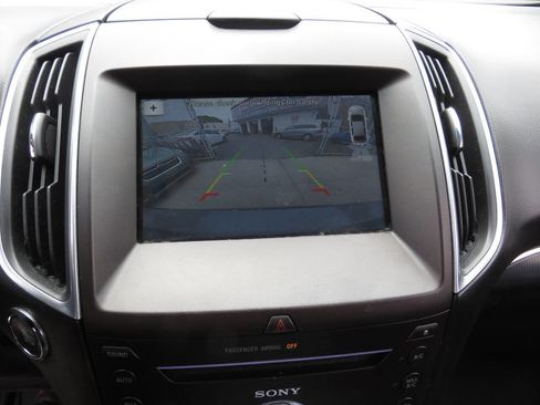 Used 2017 Ford Edge Titanium image 18