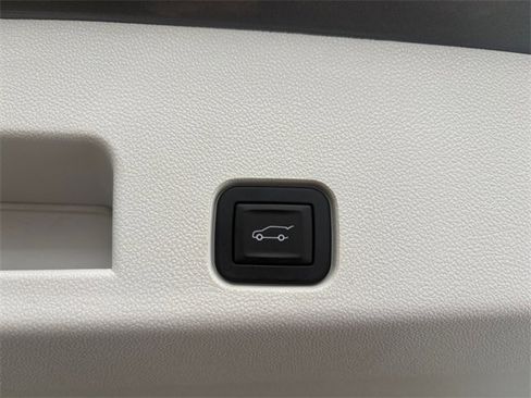 Used 2025 Buick Enclave Avenir w/ Super Cruise Package image 16