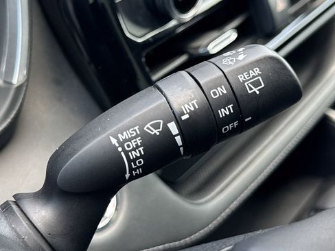 Used 2023 Toyota Highlander XSE FWD image 18