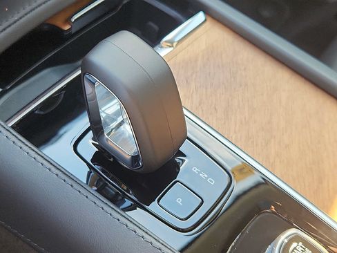 Certified 2024 Volvo XC90 B6 Plus AWD/4WD image 14