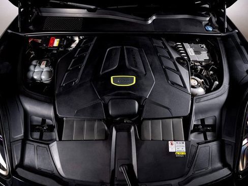 Used 2022 Porsche Cayenne Turbo S image 10