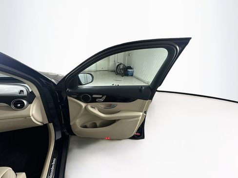 Used 2022 Mercedes-Benz GLC 300 4MATIC image 32